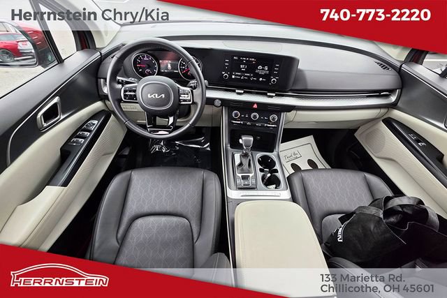 Used 2024 Kia Carnival LX FWD image 12
