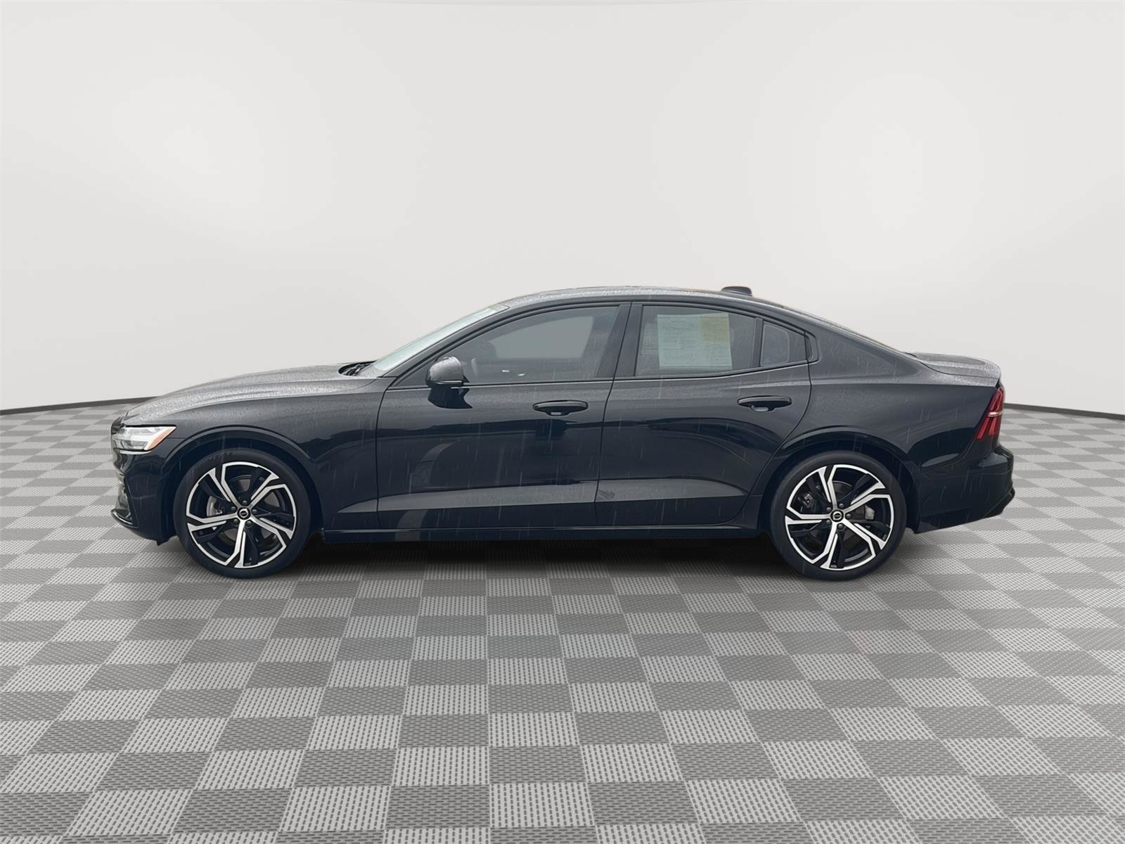 Used 2025 Volvo S60 B5 Plus AWD/4WD image 9