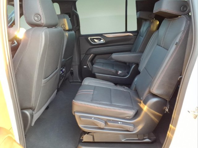 Used 2024 Chevrolet Suburban RST w/ Luxury Package RWD image 12