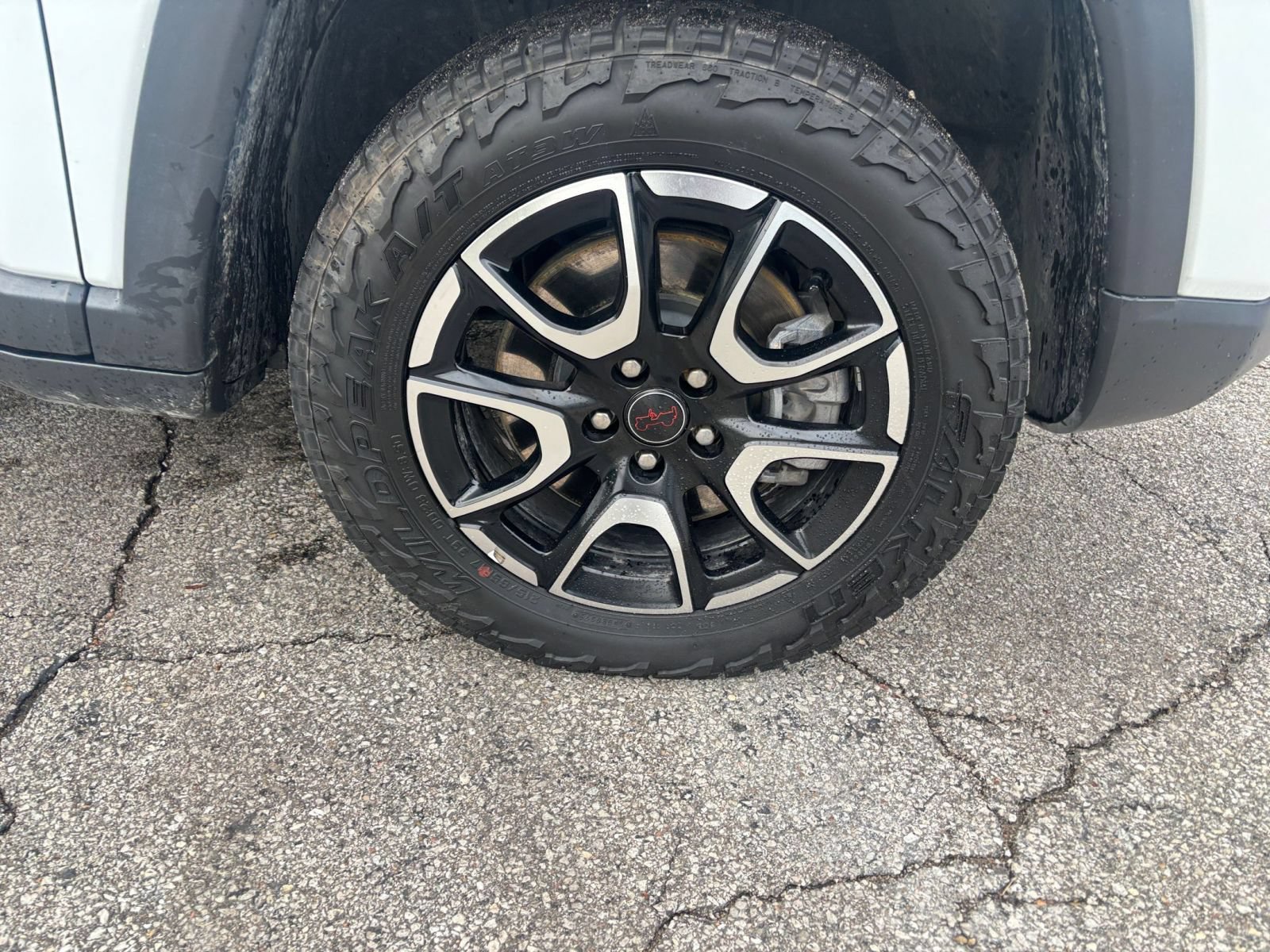 Used 2025 Jeep Compass Trailhawk AWD/4WD image 29