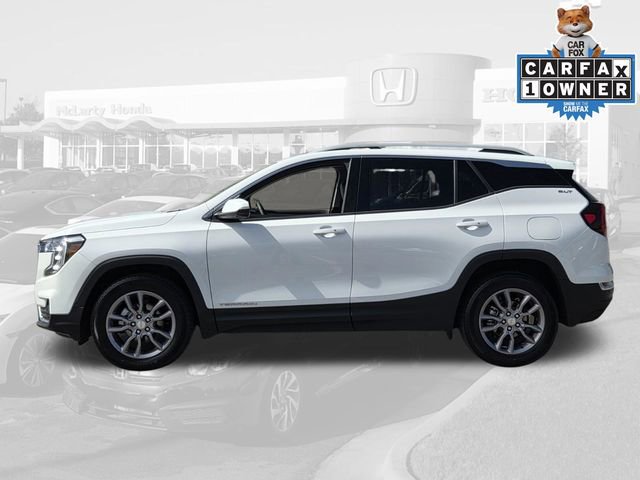 Used 2023 GMC Terrain SLT w/ Tech Package image 2
