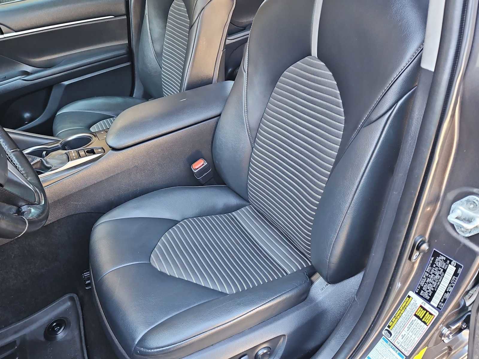 Used 2022 Toyota Camry SE w/ Cold Weather Package image 16