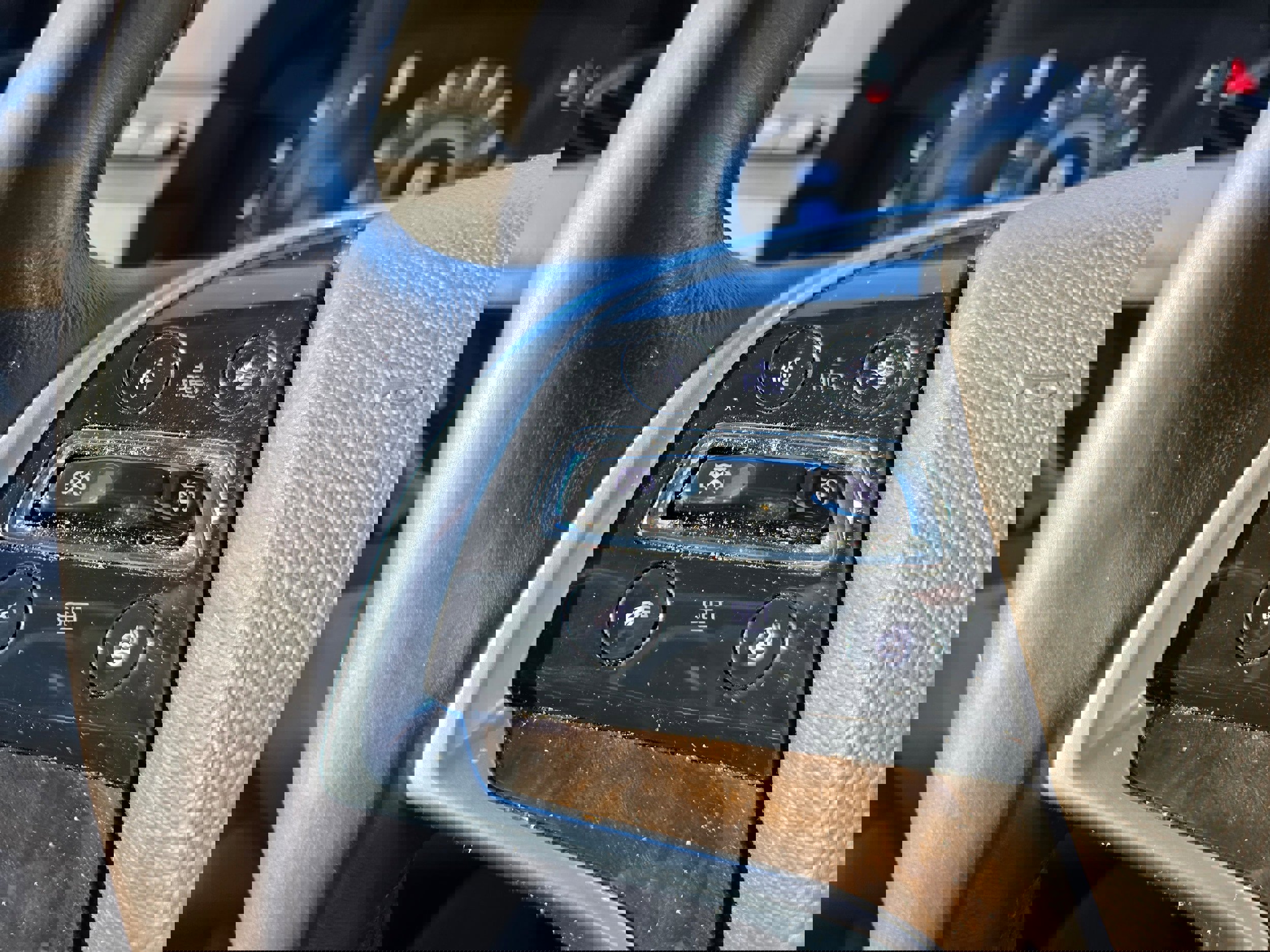 Used 2017 Cadillac Escalade Premium Luxury image 14