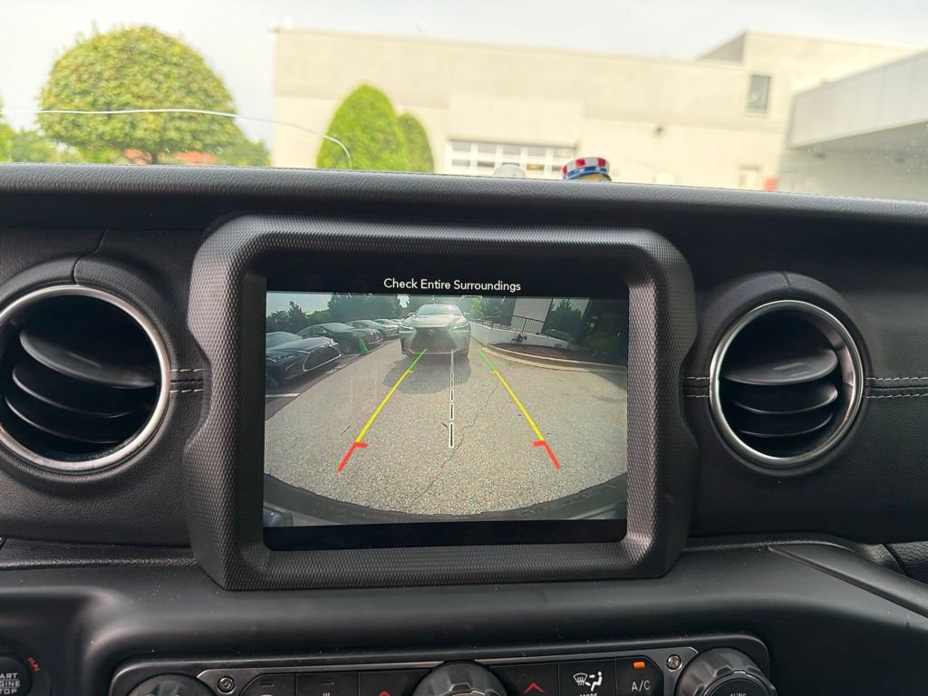 Used 2019 Jeep Wrangler Unlimited Sahara AWD/4WD image 31