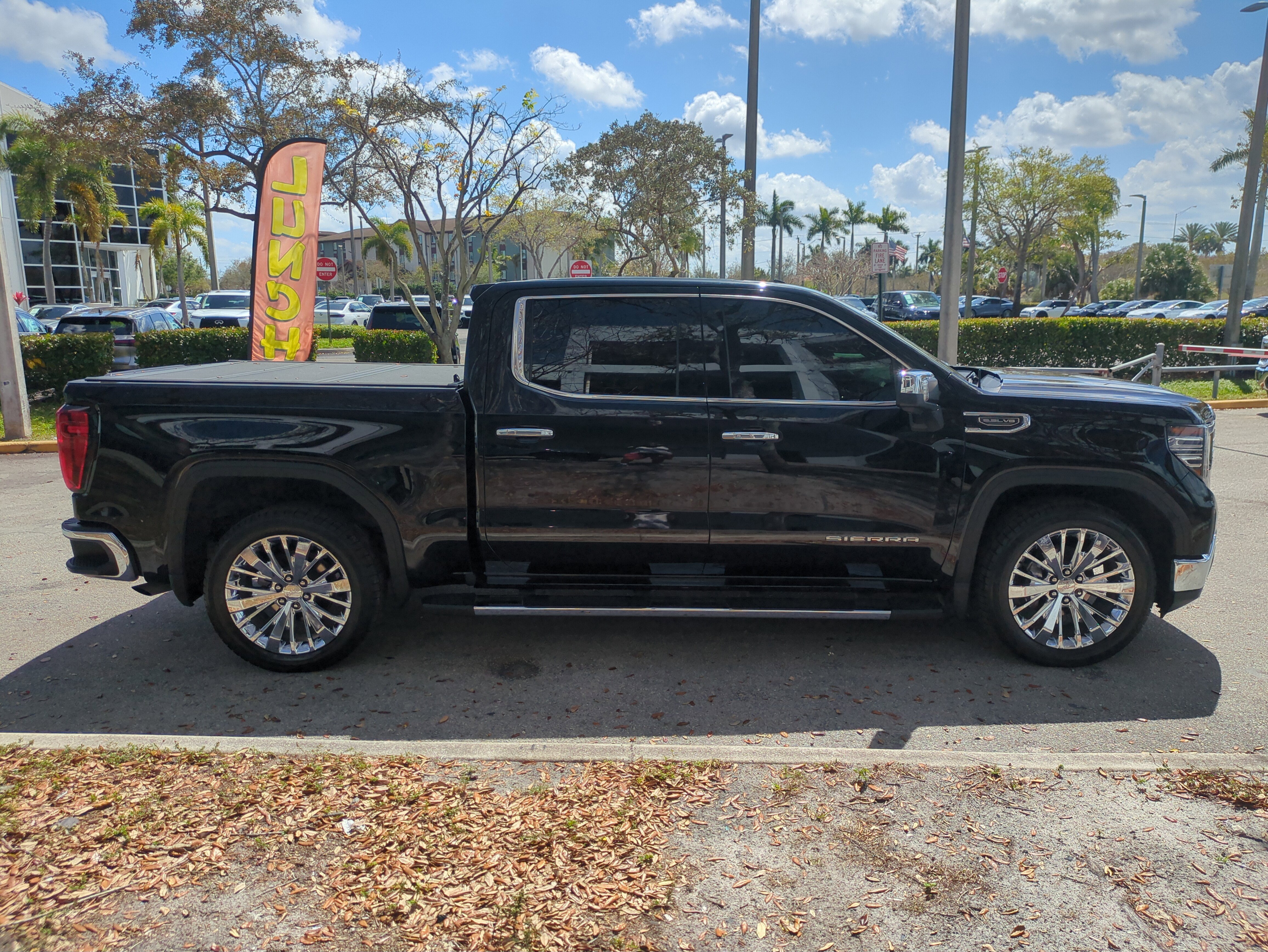 Used 2023 GMC Sierra 1500 SLT w/ SLT Premium Package image 4