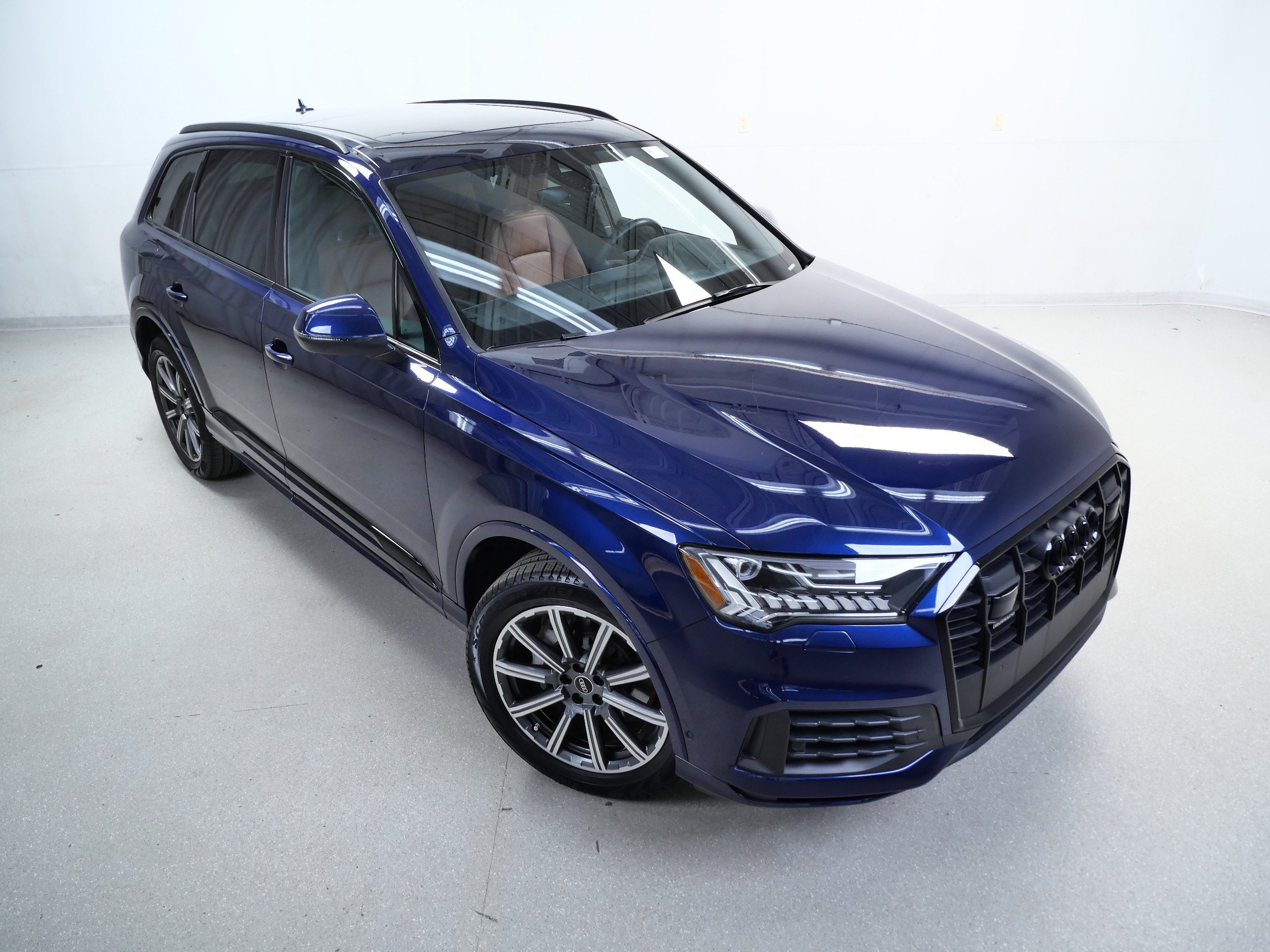 Used 2023 Audi Q7 2.0T Premium Plus w/ Premium Plus Package AWD/4WD image 4