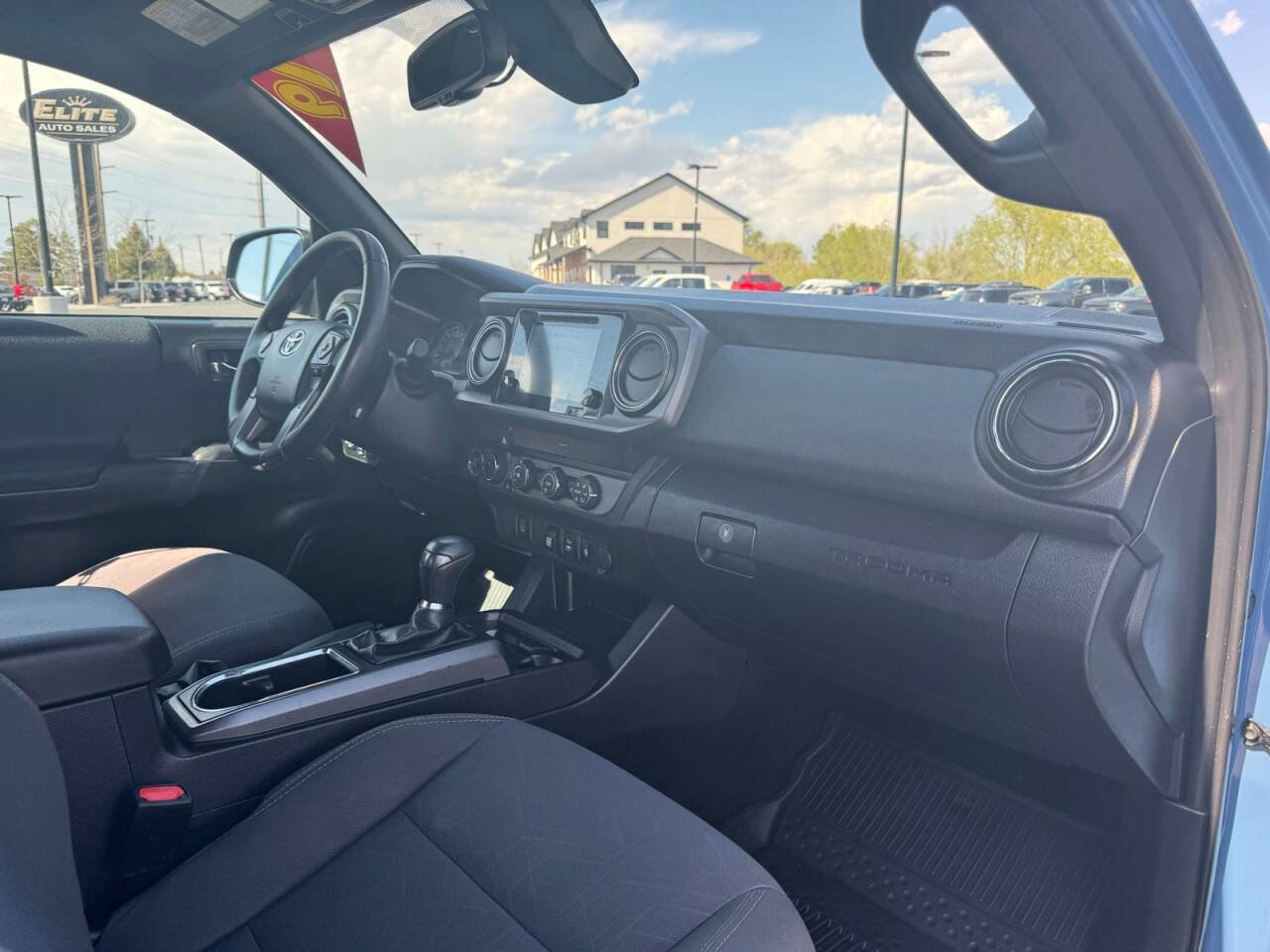 Used 2019 Toyota Tacoma TRD Off-Road AWD/4WD image 31