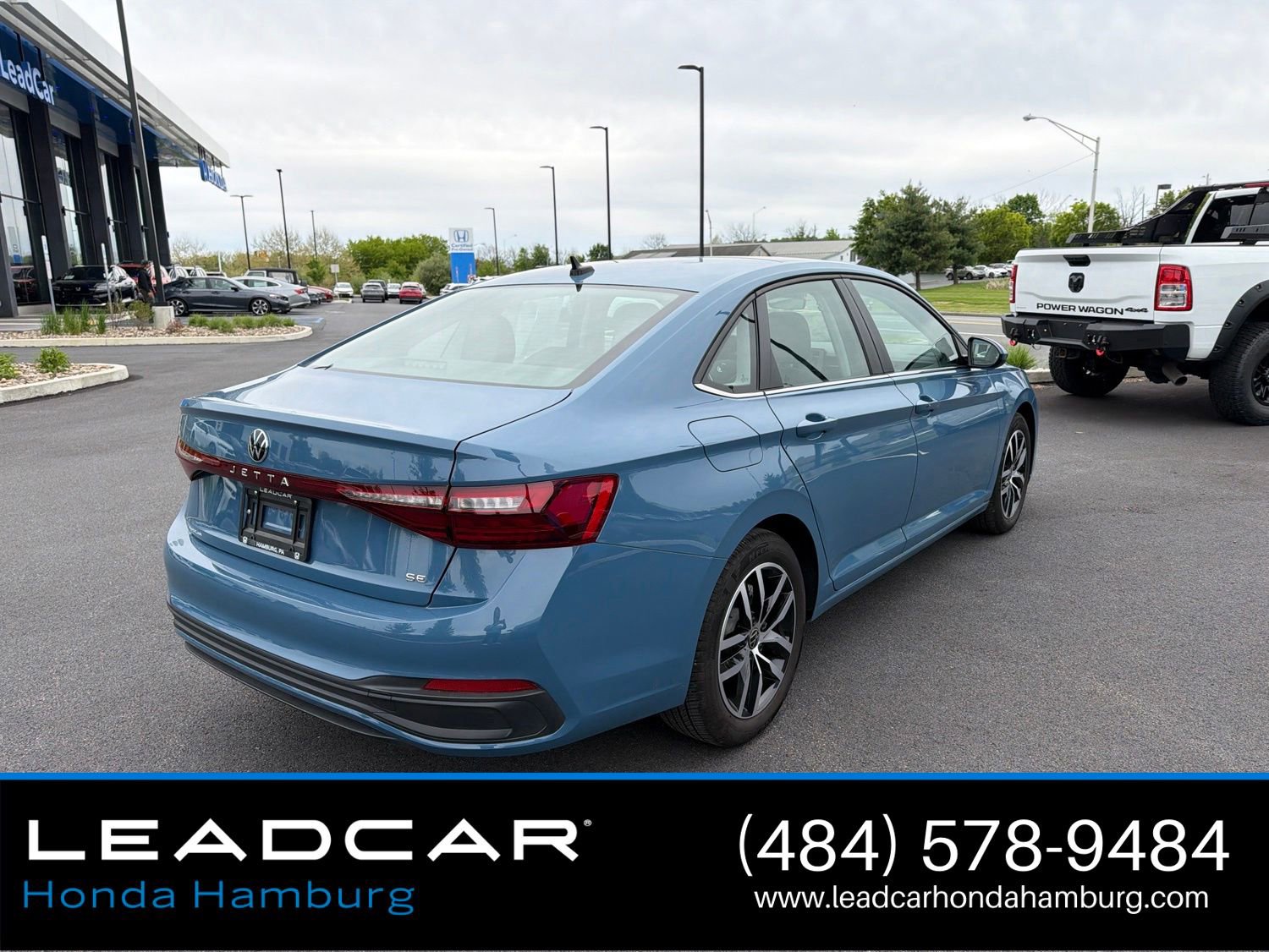 Used 2025 Volkswagen Jetta SE FWD image 6