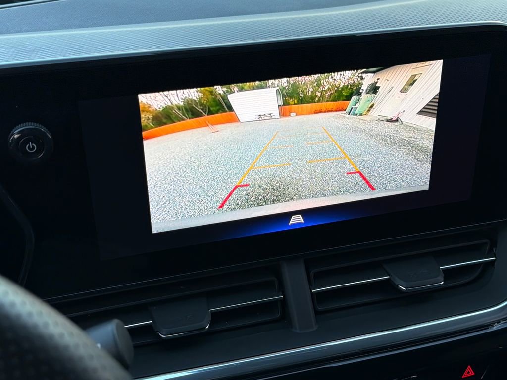 Used 2025 Chevrolet Trax RS w/ Driver Confidence Package image 9