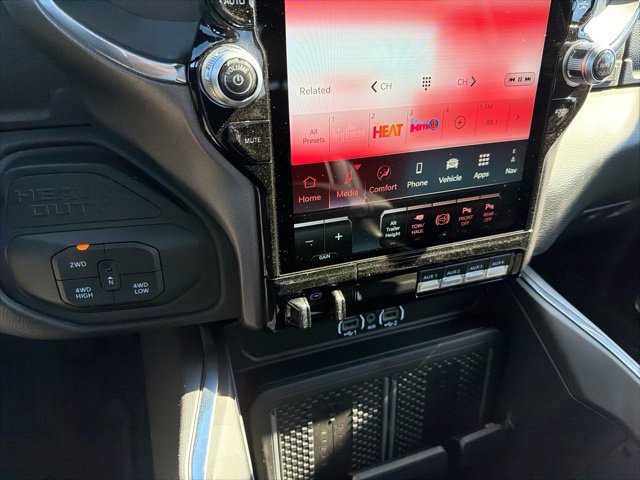 New 2026 RAM 3500 Laramie AWD/4WD image 24