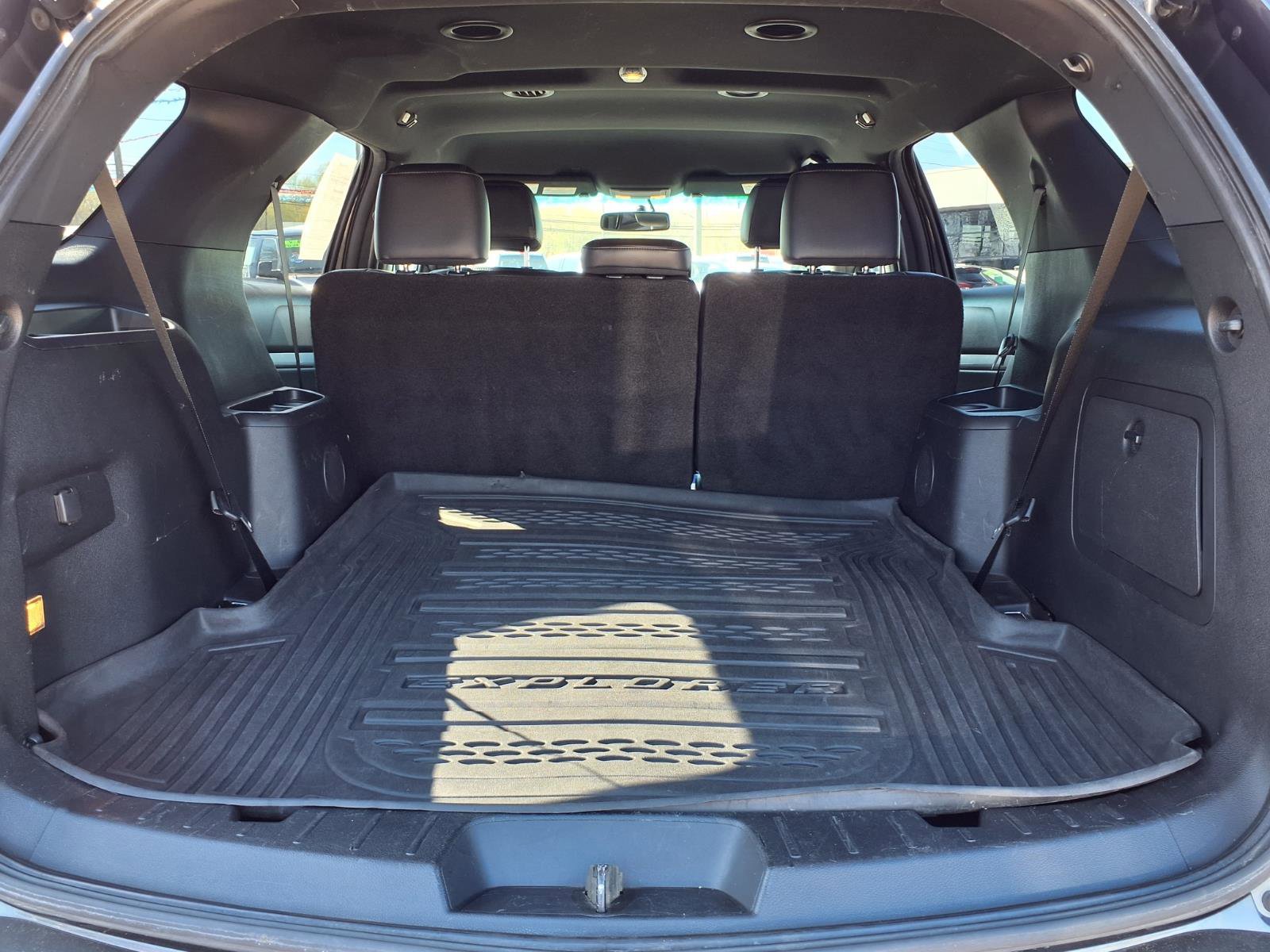 Used 2017 Ford Explorer XLT w/ Equipment Group 202A AWD/4WD image 22