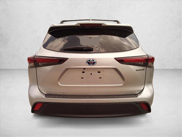 Used 2024 Toyota Highlander XLE FWD image 6