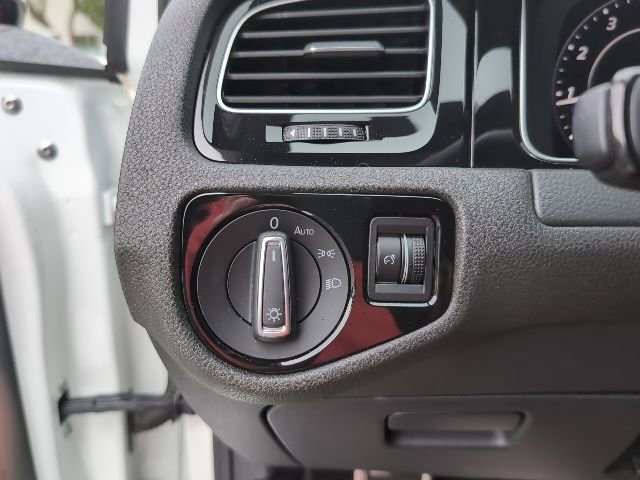 Used 2018 Volkswagen Golf R 4-Door image 21