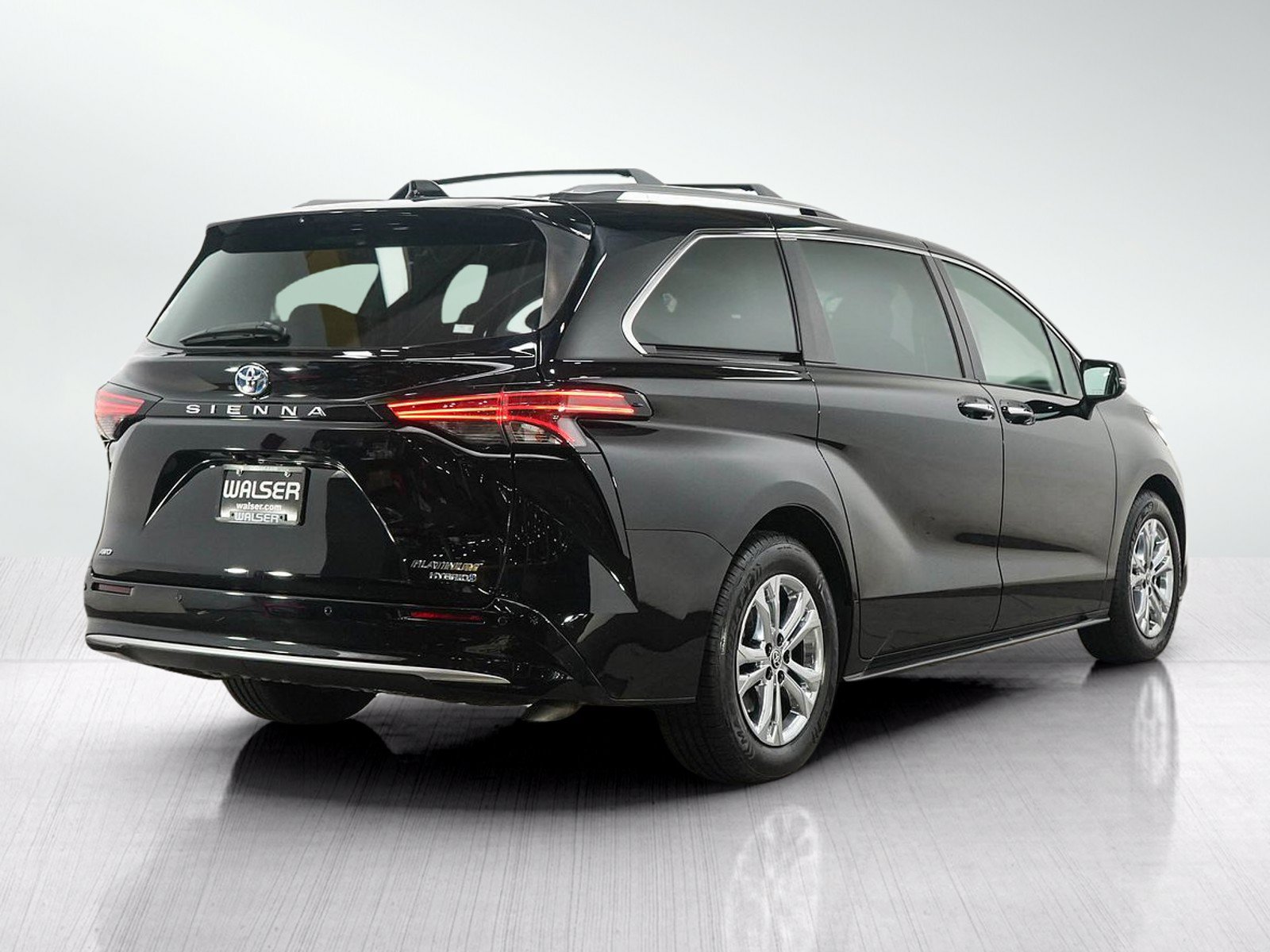 Used 2022 Toyota Sienna Platinum AWD/4WD image 5