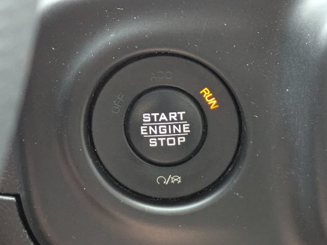Used 2018 Jeep Wrangler Unlimited Sahara w/ Cold Weather Group AWD/4WD image 33