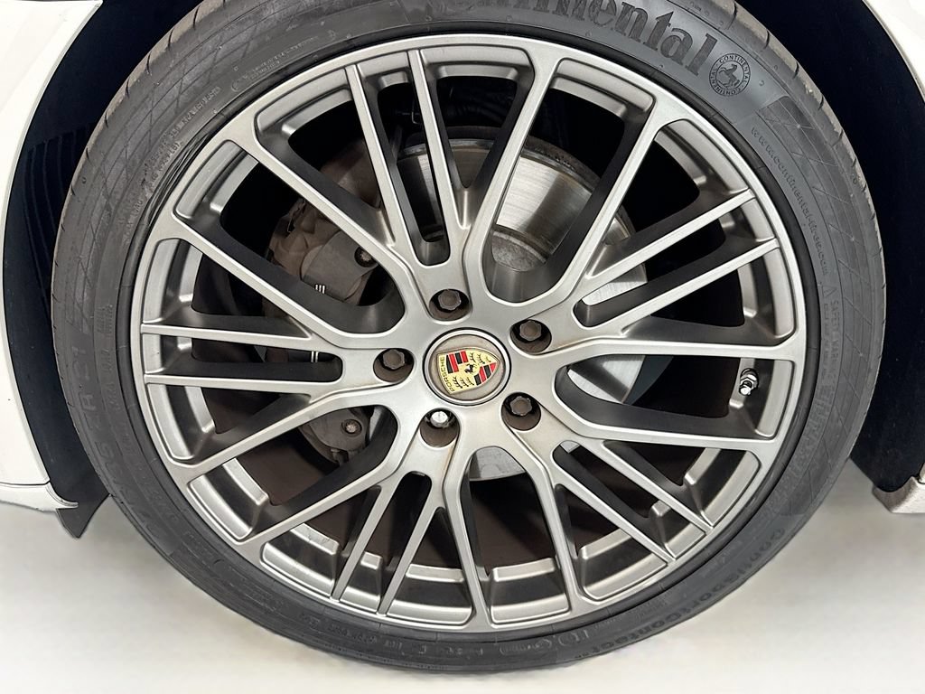 Used 2021 Porsche Panamera RWD image 30