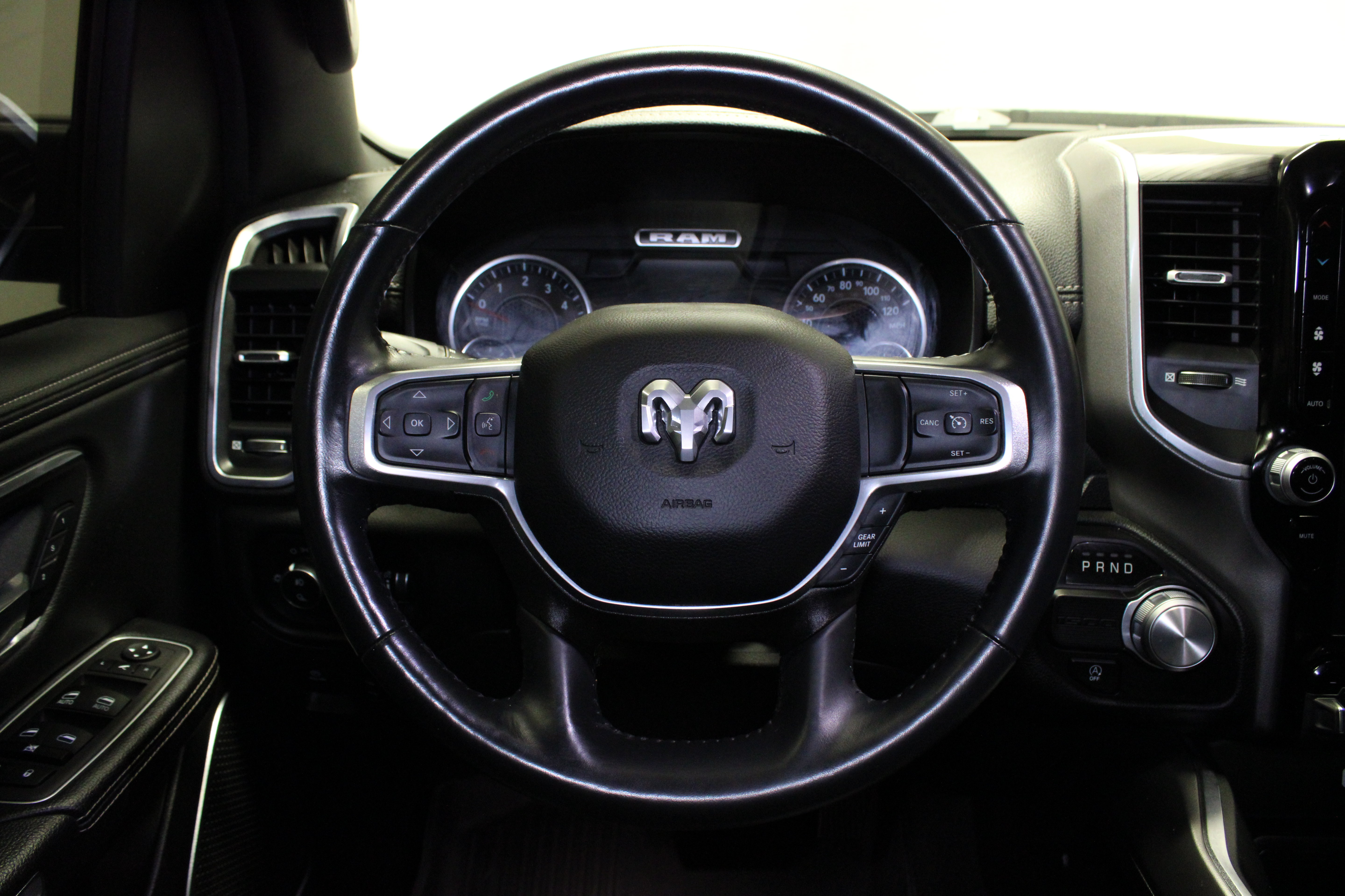 Used 2023 RAM 1500 Laramie RWD image 23