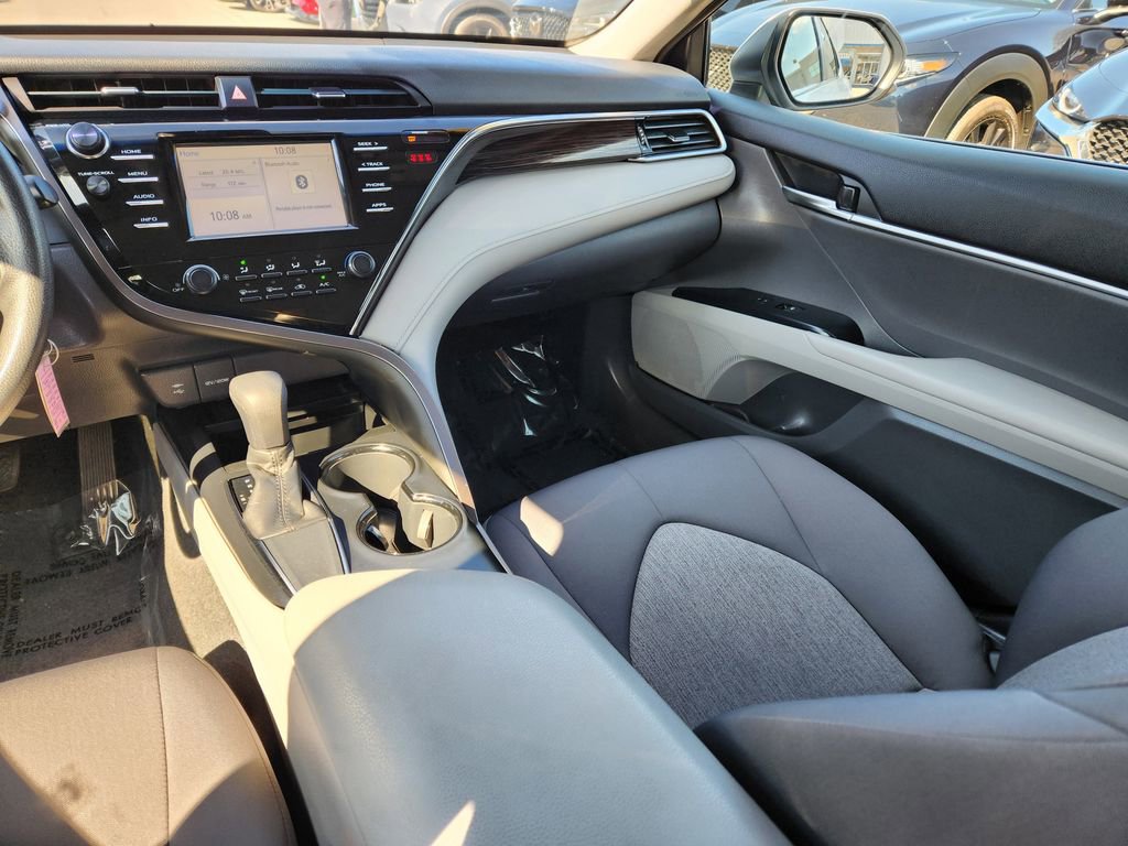 Used 2018 Toyota Camry LE image 14