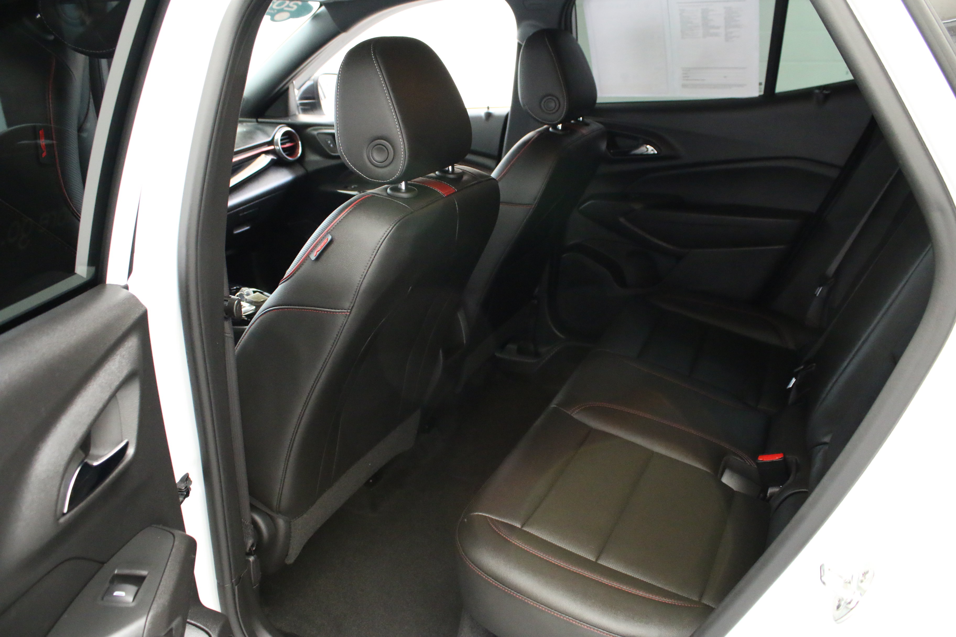 Certified 2025 Chevrolet Trax RS w/ Driver Confidence Package FWD image 27