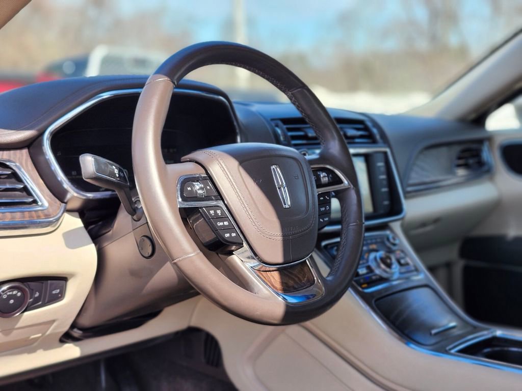 Used 2017 Lincoln Continental Select w/ Climate Package image 19