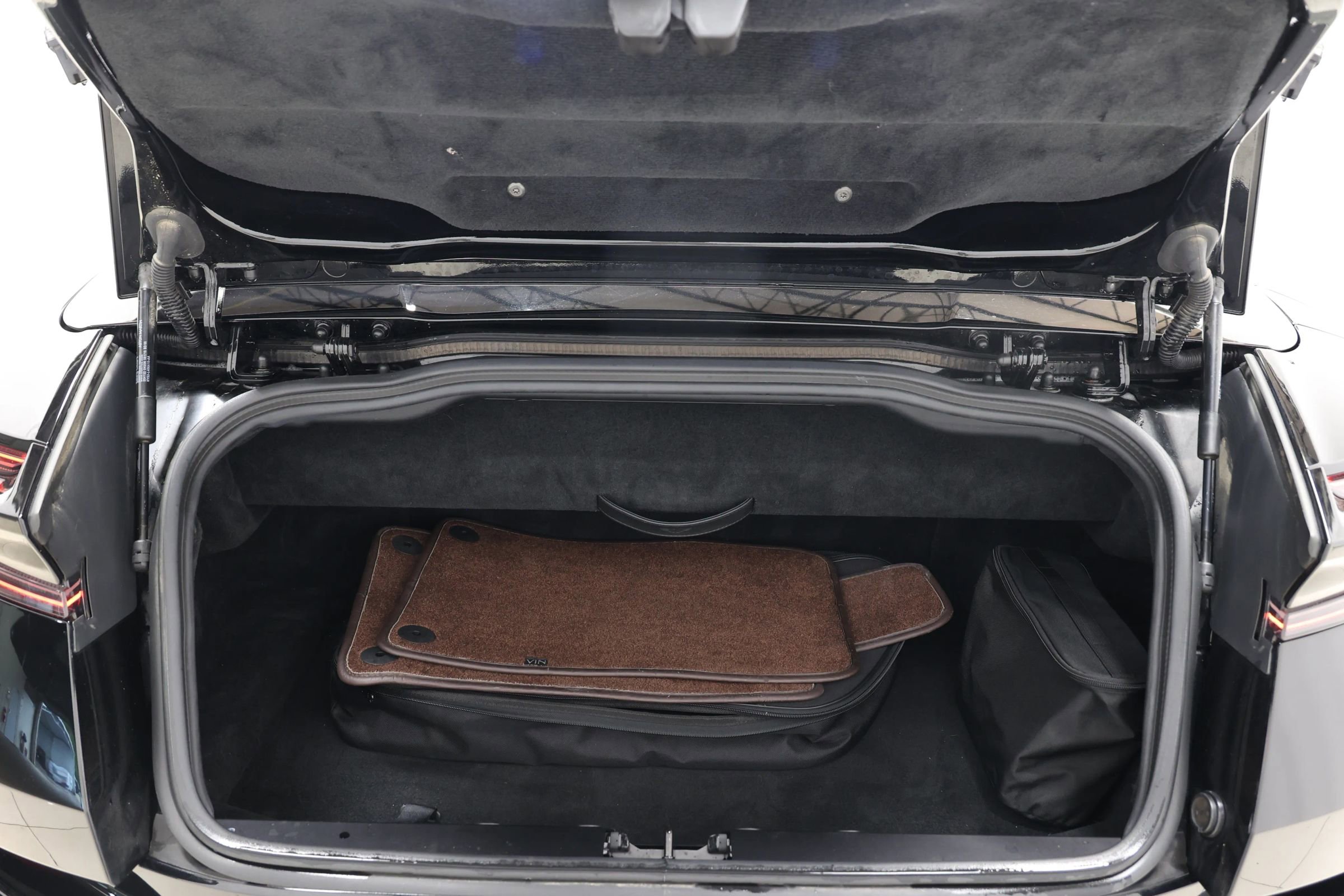 Used 2020 Aston Martin DB11 Volante image 56