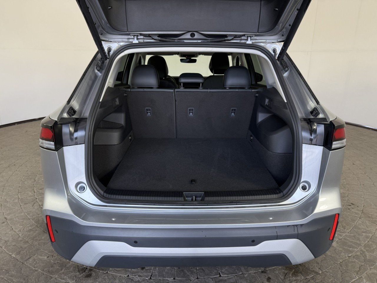Used 2026 Volkswagen Tiguan SE FWD image 7