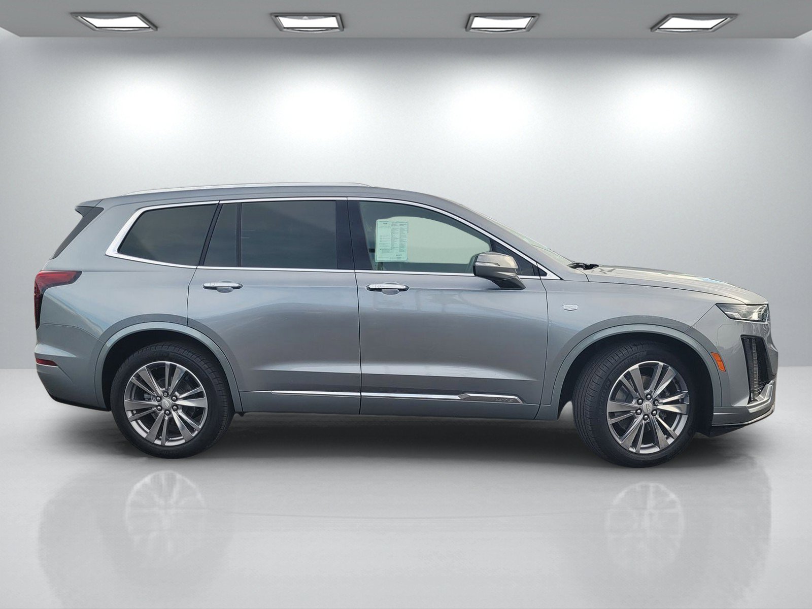 Certified 2025 Cadillac XT6 Premium Luxury FWD image 3
