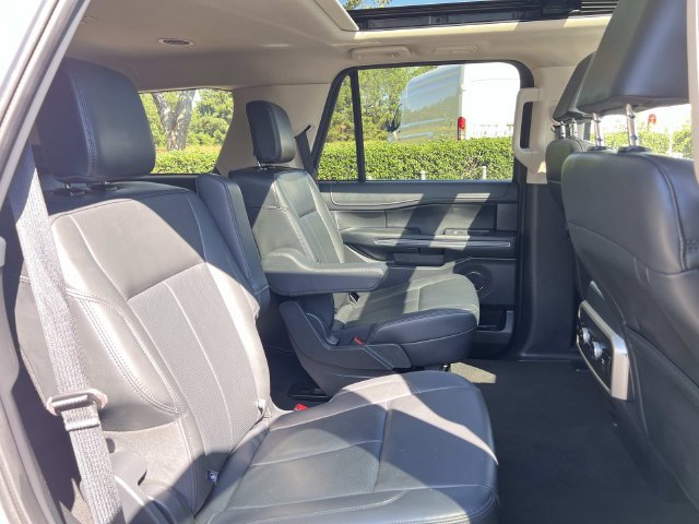 Used 2023 Ford Expedition XLT AWD/4WD image 32