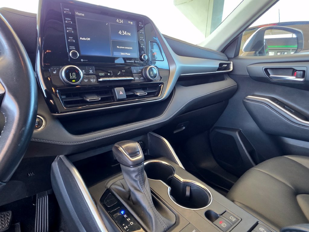 Used 2022 Toyota Highlander XLE AWD/4WD image 15