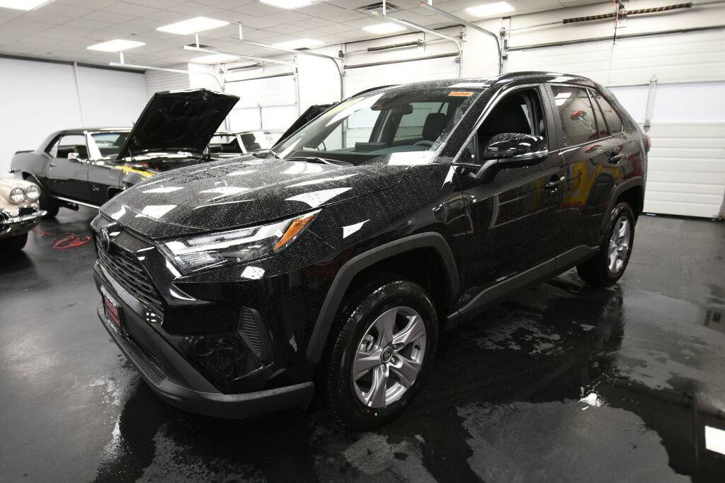 Used 2025 Toyota RAV4 XLE image 3