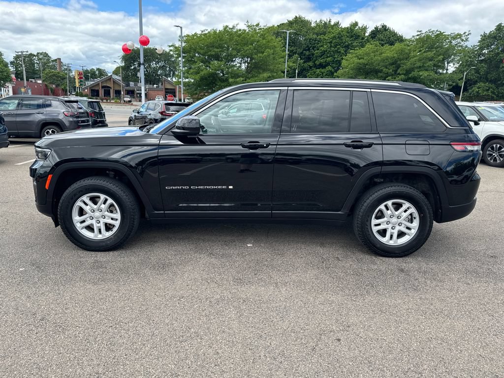 Used 2023 Jeep Grand Cherokee Laredo AWD/4WD image 4