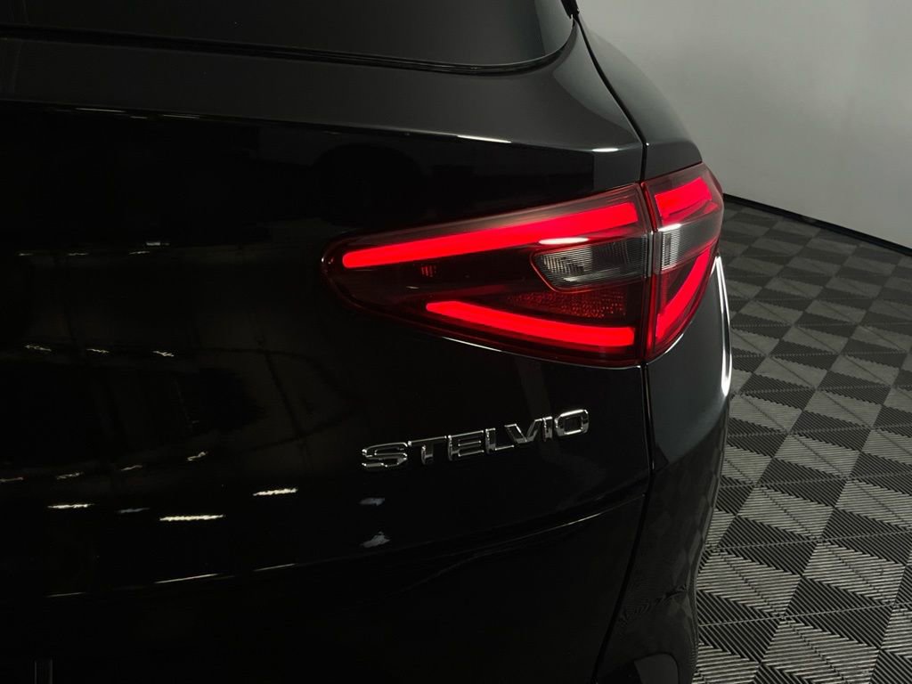 Used 2022 Alfa Romeo Stelvio Ti image 13