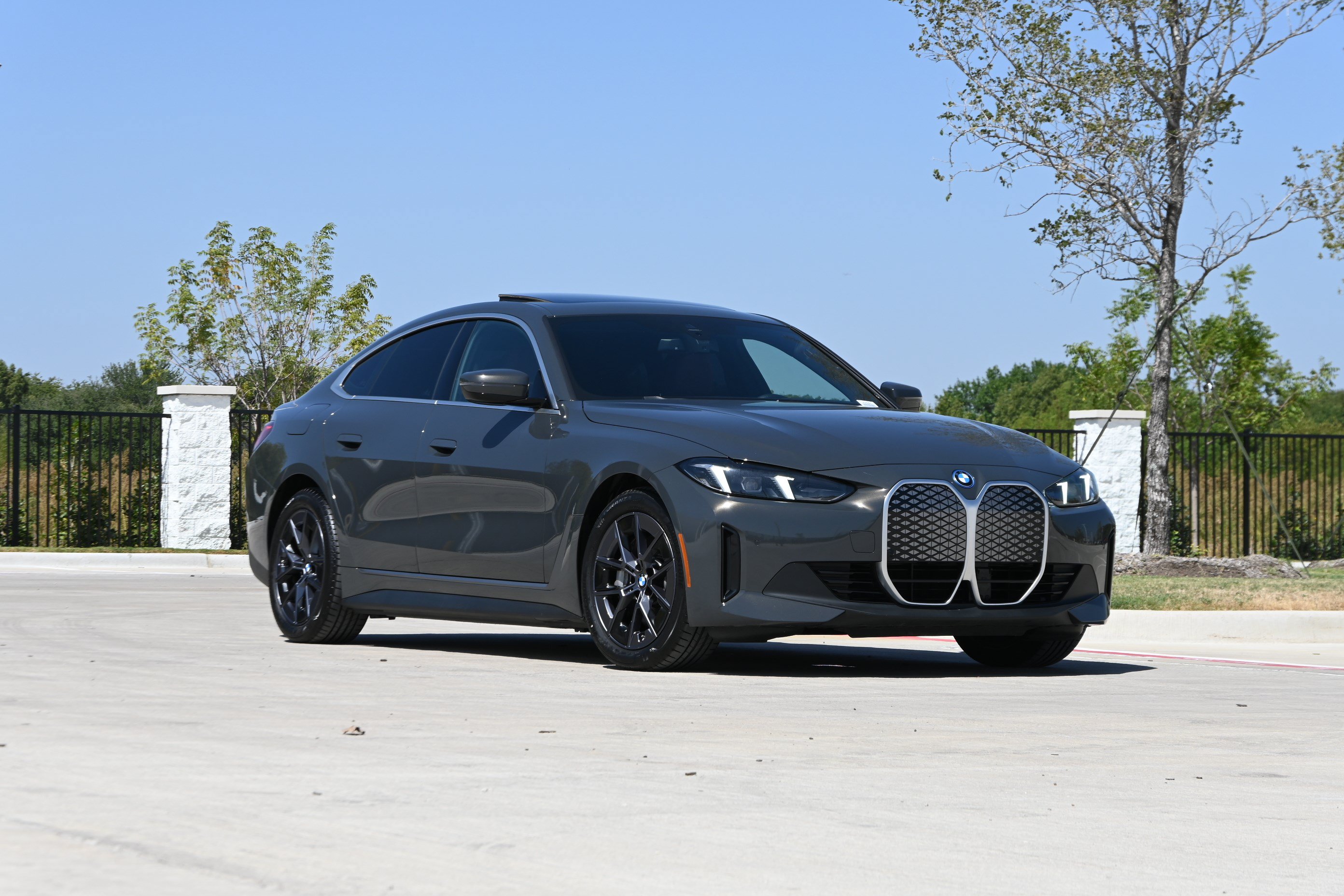 Certified 2025 BMW i4 eDrive40 w/ Premium Package RWD image 2
