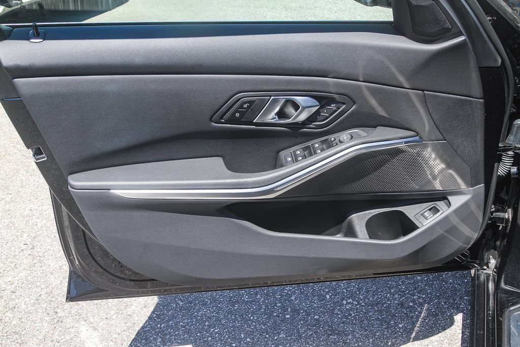 Used 2025 BMW 330i Sedan RWD image 17