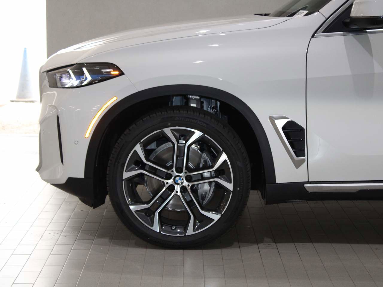 Certified 2026 BMW X5 xDrive40i AWD/4WD image 4