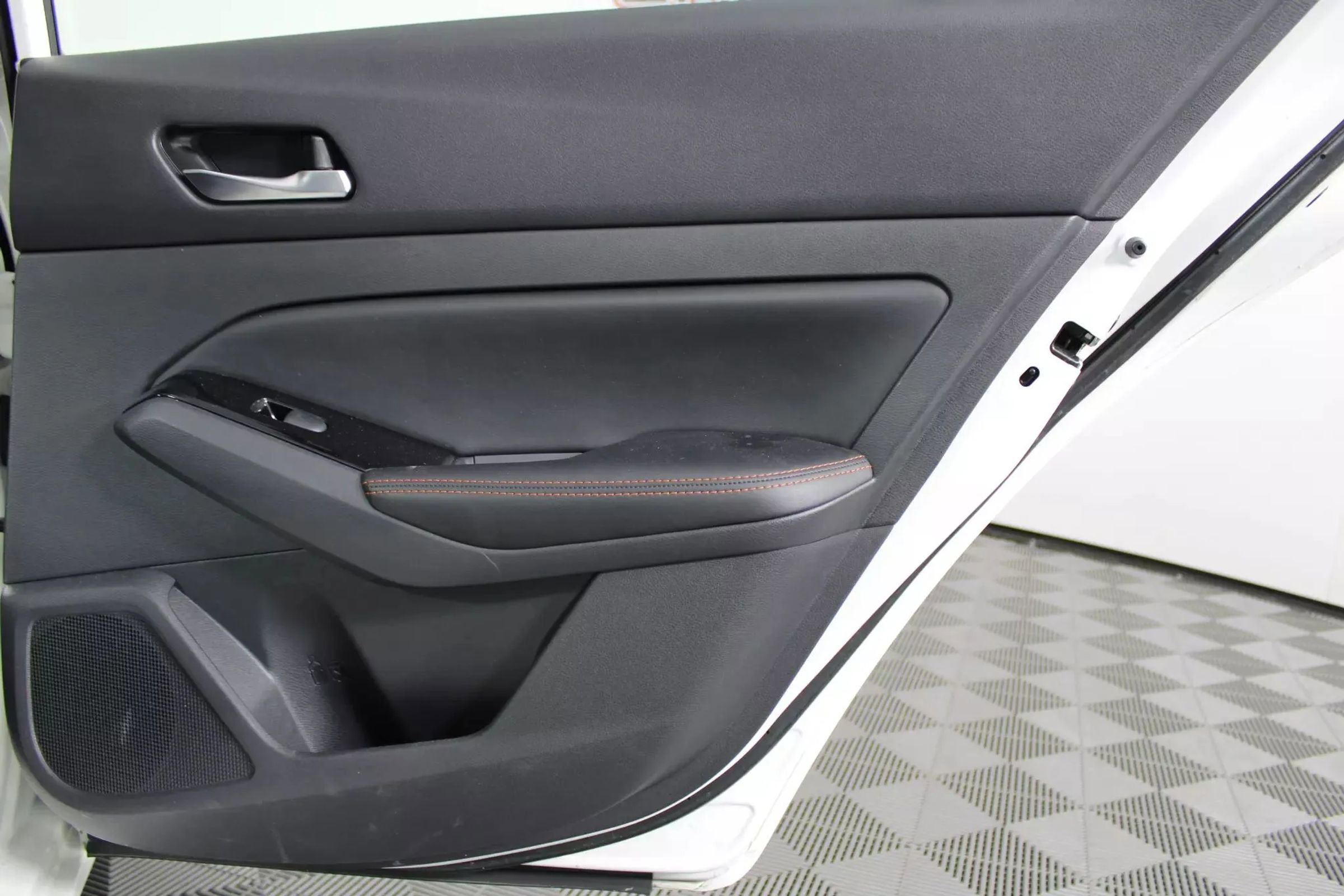 Used 2024 Nissan Altima 2.5 SR FWD image 40