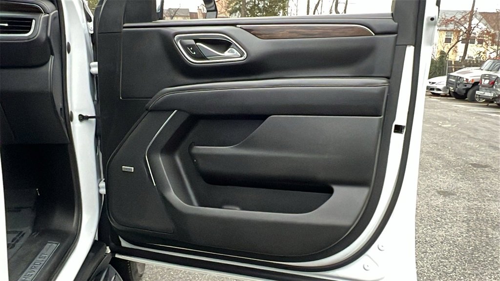 Used 2023 Chevrolet Suburban Premier image 7