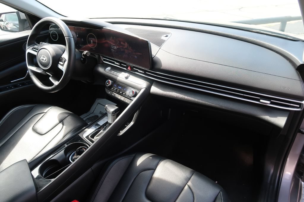 Used 2025 Hyundai Elantra Limited FWD image 10