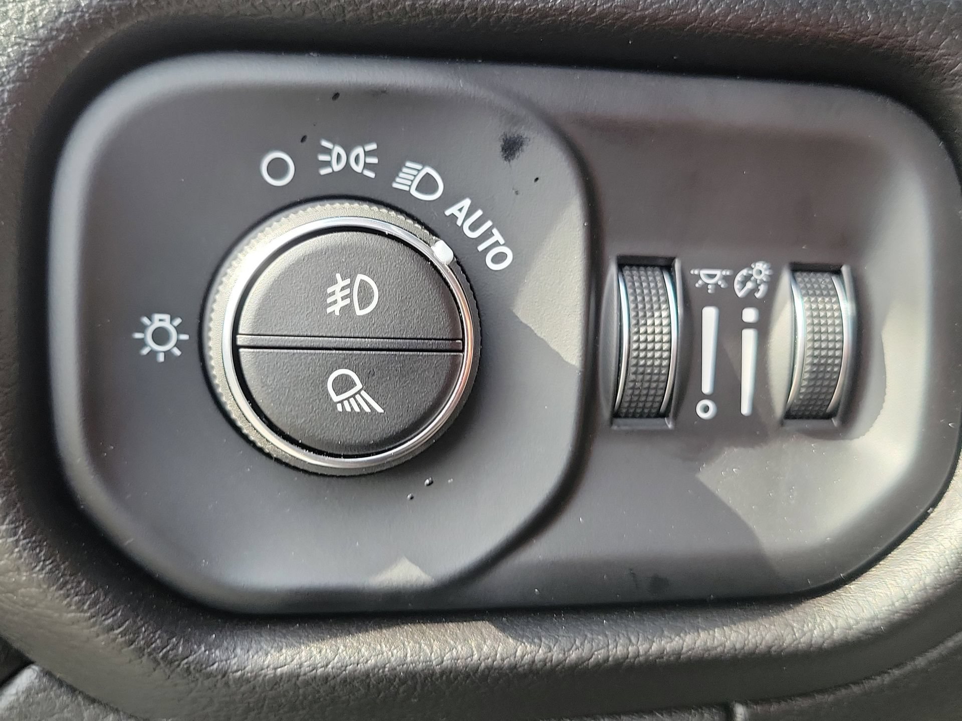 Used 2025 RAM 2500 Laramie AWD/4WD image 17