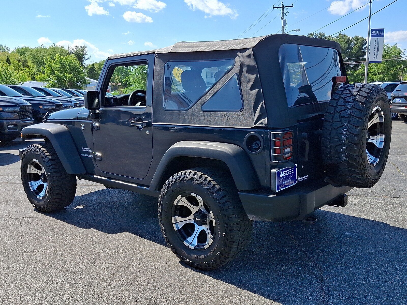 Used 2017 Jeep Wrangler Sport w/ Quick Order Package 24S AWD/4WD image 4