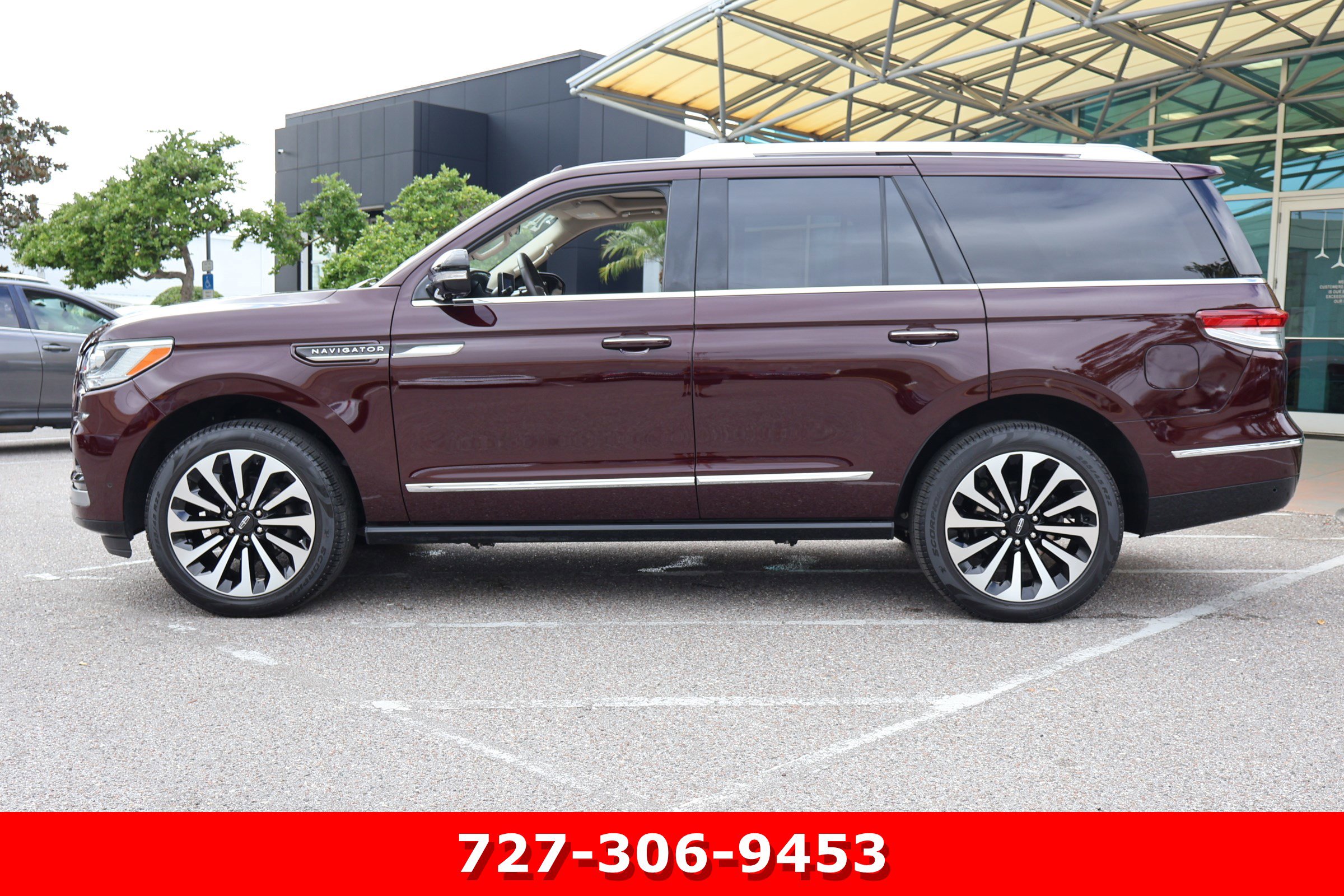 Used 2024 Lincoln Navigator Reserve image 6