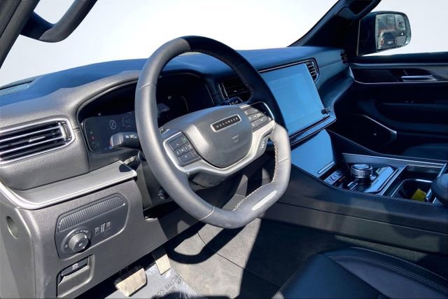 Used 2025 Jeep Wagoneer L Series II image 23