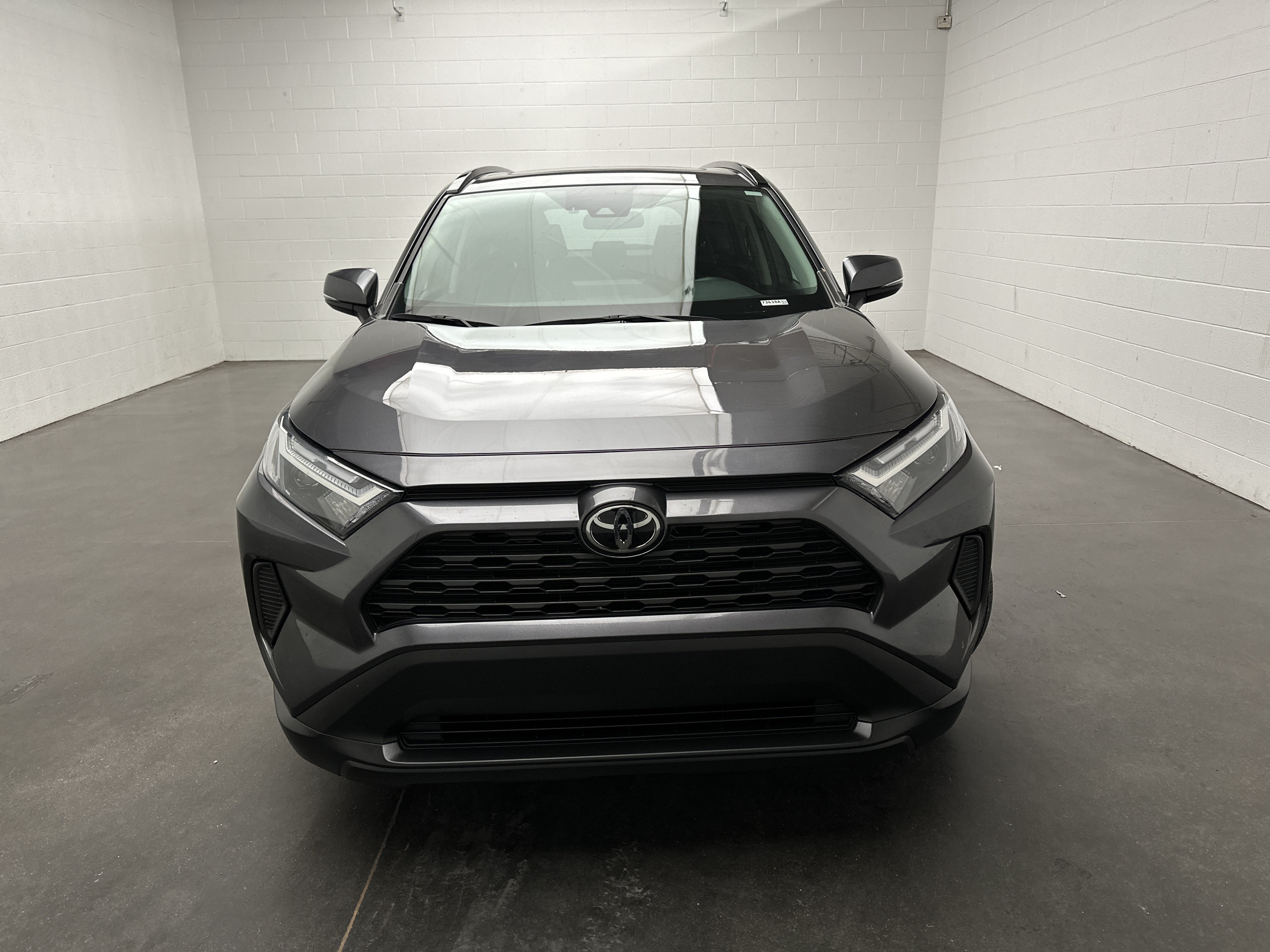 Used 2022 Toyota RAV4 XLE w/ Convenience Package AWD/4WD image 3