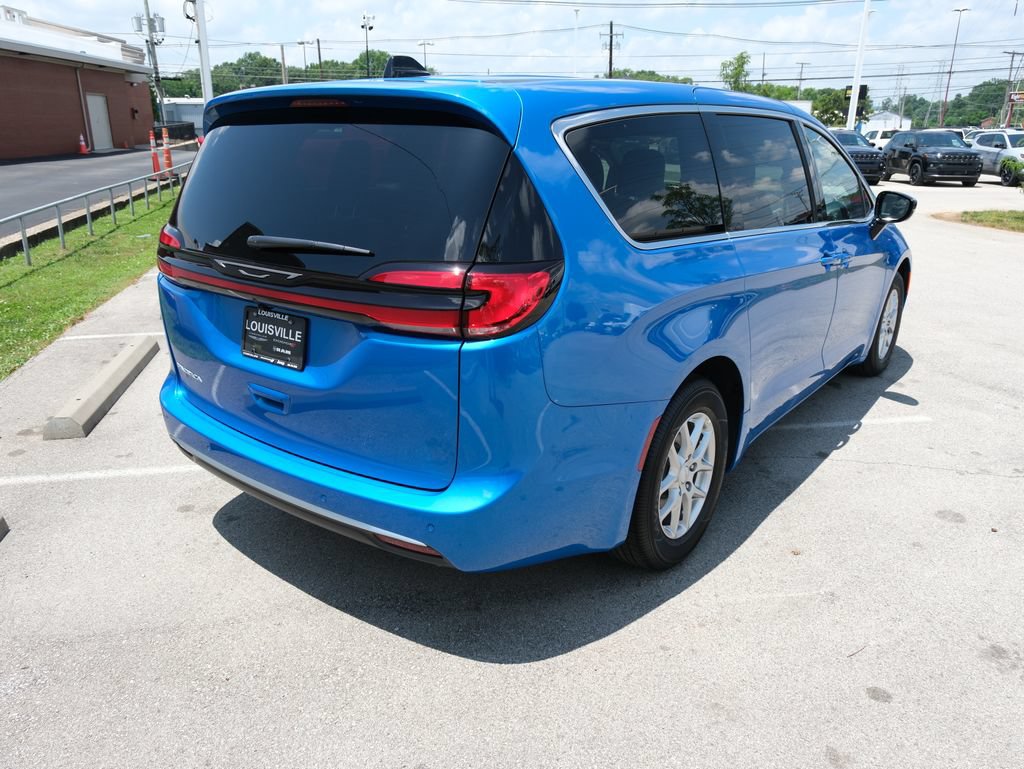 New 2027 Chrysler Pacifica Select w/ Family Tech Group FWD image 8