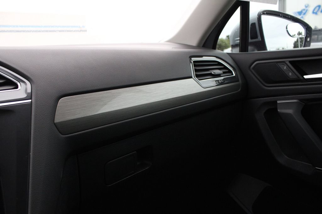 Used 2020 Volkswagen Tiguan SE AWD/4WD image 19