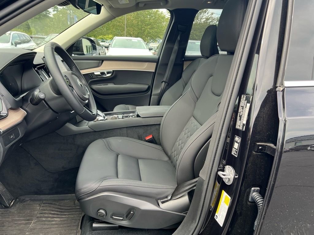 New 2026 Volvo XC90 B6 Plus w/ Protection Package Premier AWD/4WD image 12