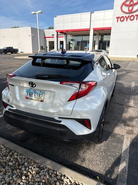 Used 2020 Toyota C-HR XLE FWD image 4