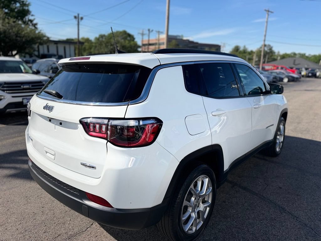 Used 2022 Jeep Compass Latitude w/ Sun and Sound Group AWD/4WD image 7