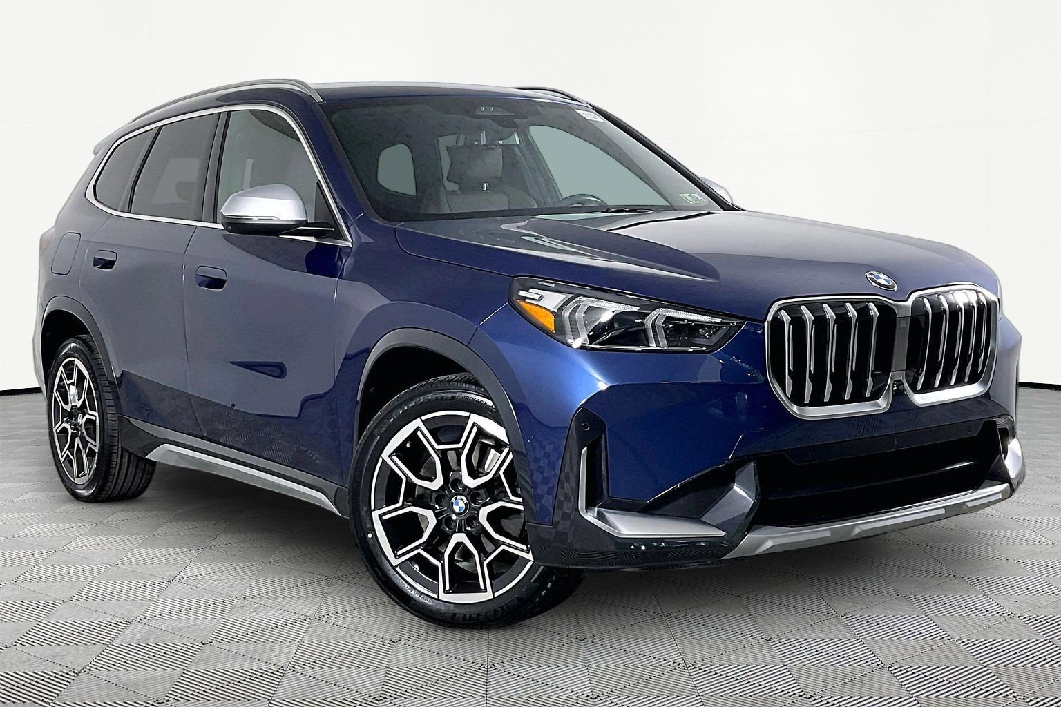 Certified 2023 BMW X1 xDrive28i w/ Premium Package AWD/4WD image 4