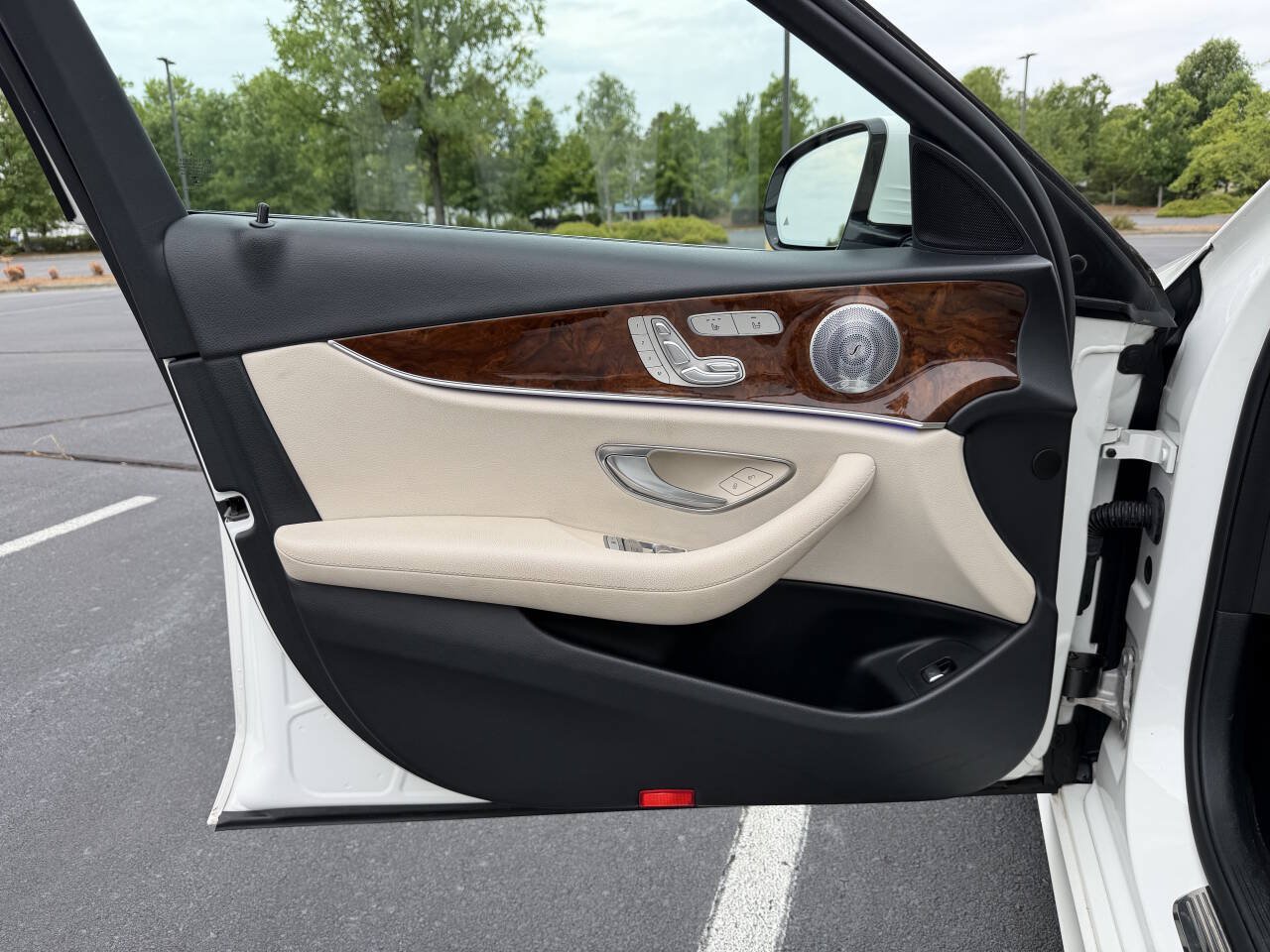 Used 2018 Mercedes-Benz E 300 4MATIC image 11